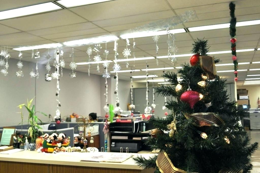 Christmas Cubicle Decorations