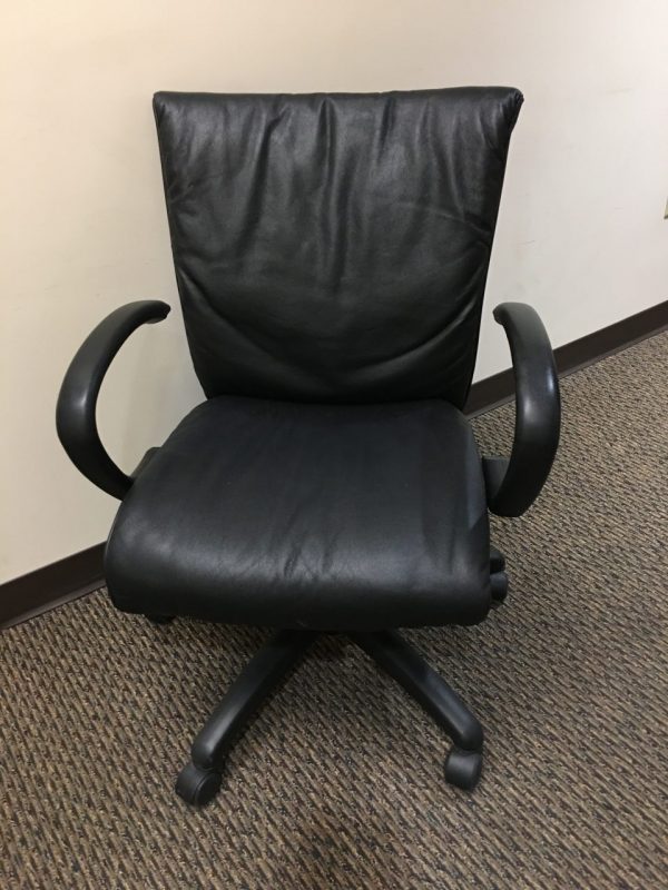 SitOnIt leather conference chair