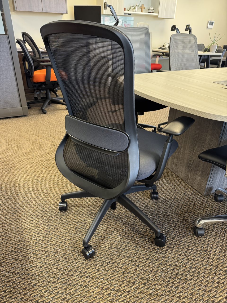 Konfurb Crescent Office Chair - Office Furniture EZ Denver