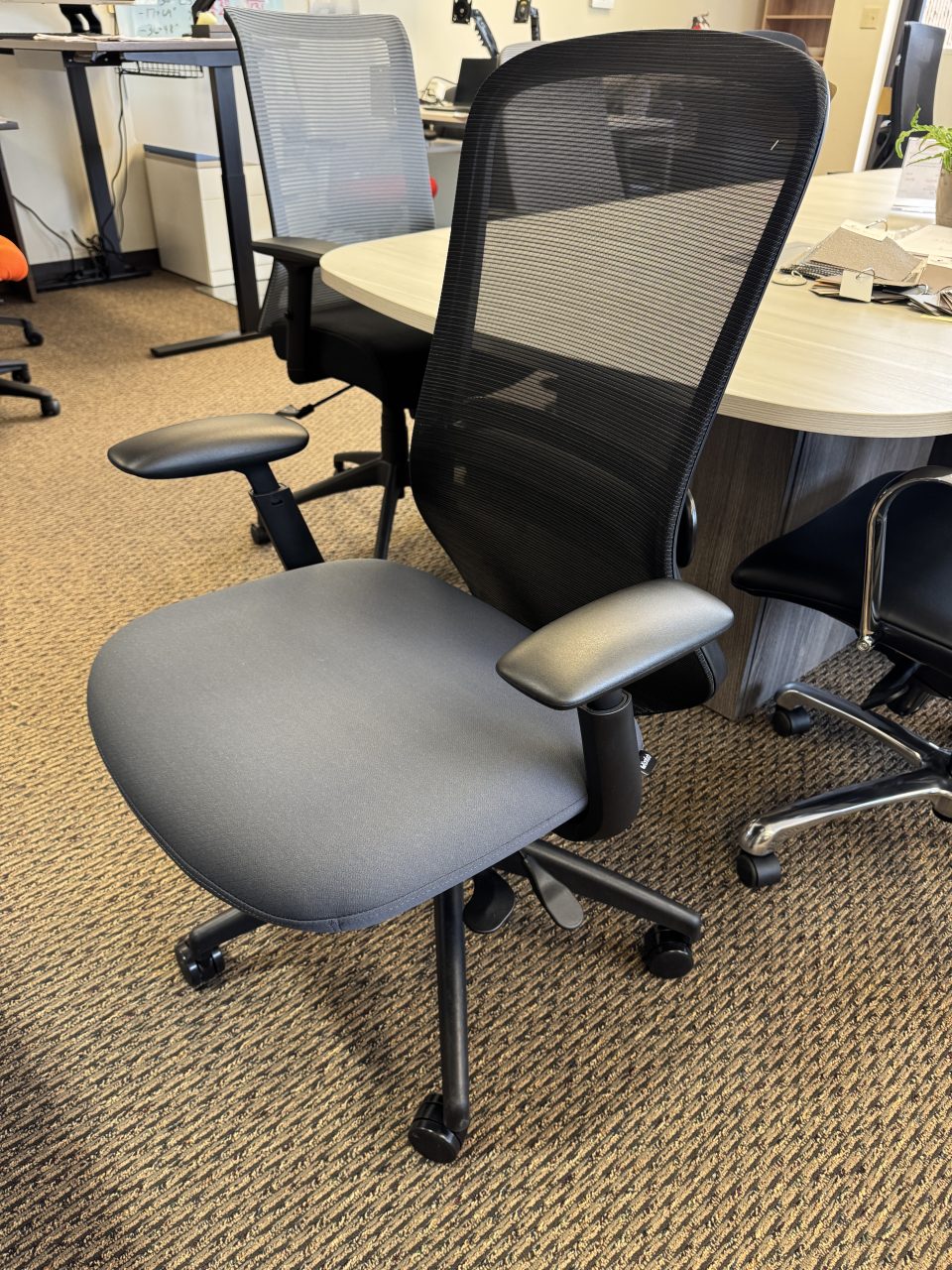 Konfurb Crescent Office Chair - Office Furniture EZ Colorado Springs